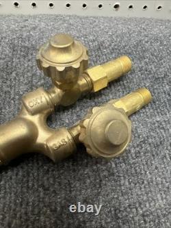 Oxweld Victor Style Cutting Welding Torch (644047-A Attachment) (64407-O Handle)