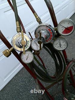 WELDING/CUTTING Cart oxygen and acetylene welding gauges, lines, torches & cart